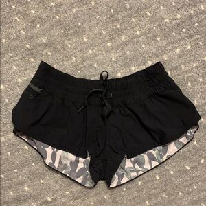 Lululemon reversible black/cactus shorts